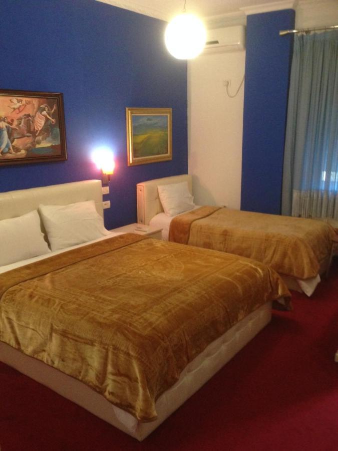 Hotel Bujtina Bicolli 코르처 외부 사진
