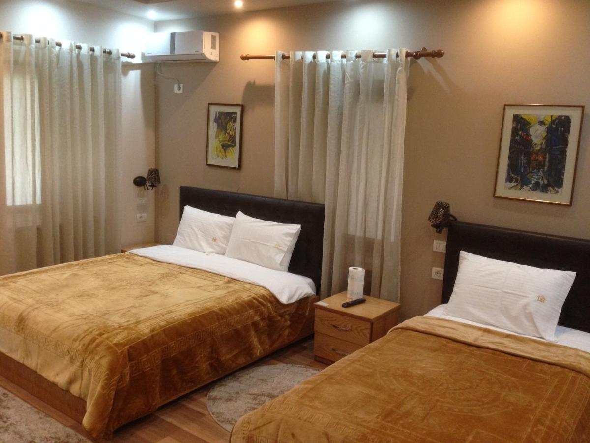 Hotel Bujtina Bicolli 코르처 외부 사진