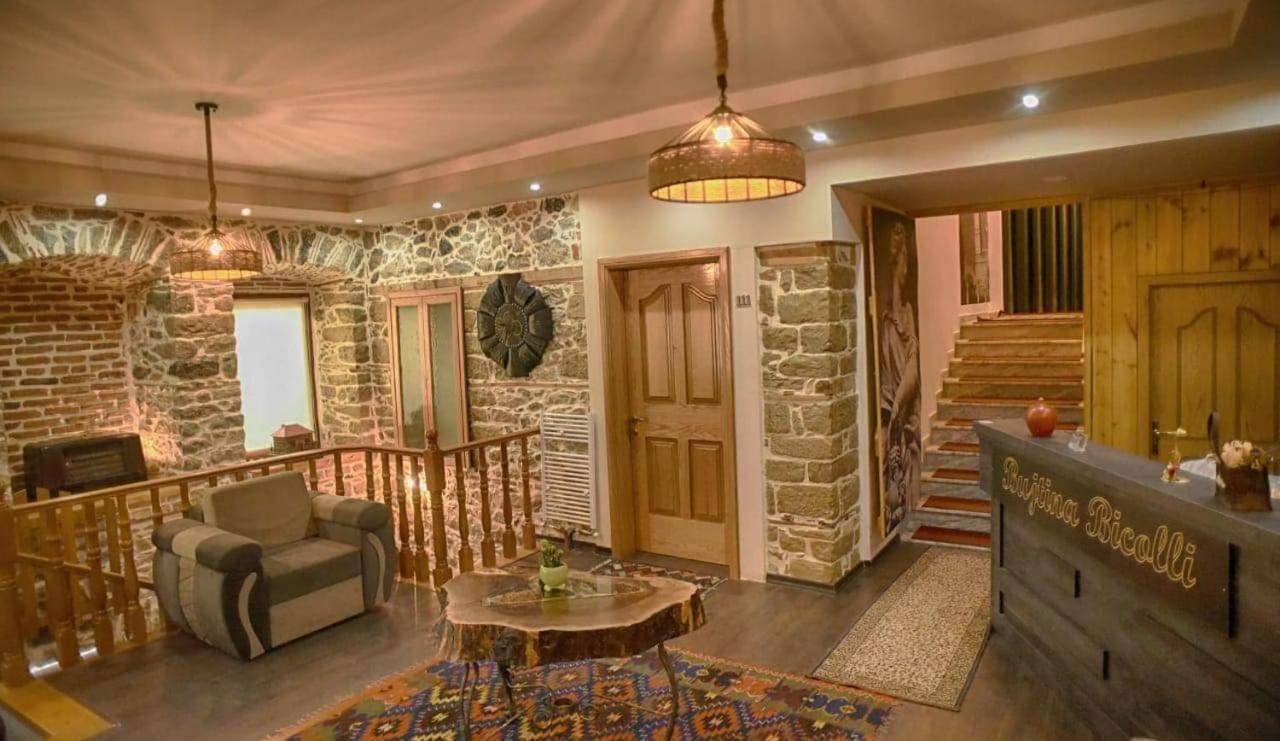 Hotel Bujtina Bicolli 코르처 외부 사진