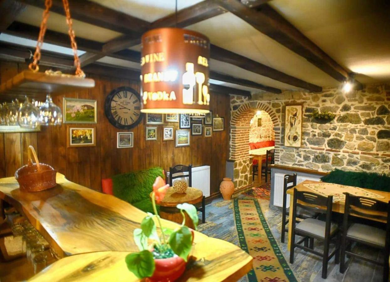 Hotel Bujtina Bicolli 코르처 외부 사진