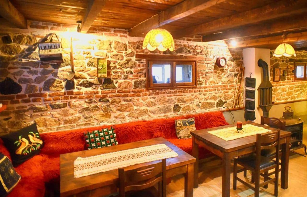 Hotel Bujtina Bicolli 코르처 외부 사진