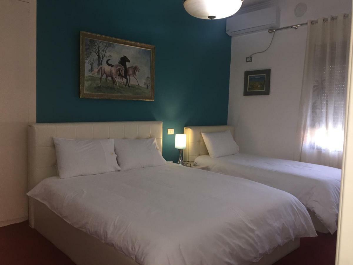 Hotel Bujtina Bicolli 코르처 외부 사진